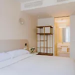 The Passage Aparthotel 4*